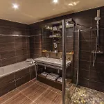 Hotell The Originals Boutique, La Maison Rouge, Lens Ouest