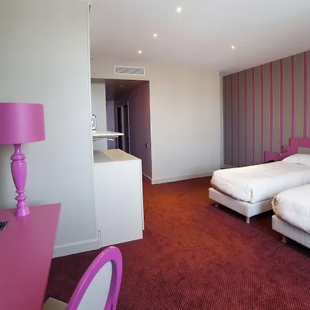 The Originals Boutique, La Maison Rouge, Lens Ouest מלון Noeux-les-Mines