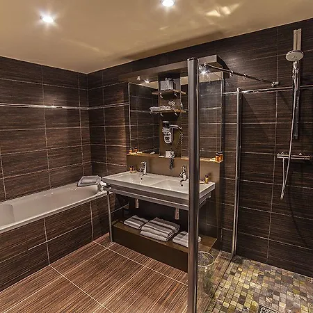 מלון The Originals Boutique, La Maison Rouge, Lens Ouest