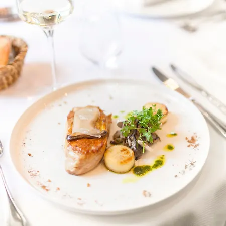 The Originals Boutique, La Maison Rouge, Lens Ouest מלון