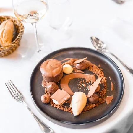 מלון The Originals Boutique, La Maison Rouge, Lens Ouest 3*