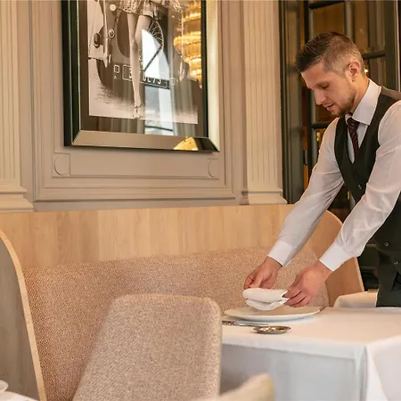 The Originals Boutique, La Maison Rouge, Lens Ouest 3* Noeux-les-Mines